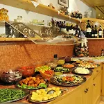 泰罗利亚酒店 酒店 马尔加·希亚佩拉