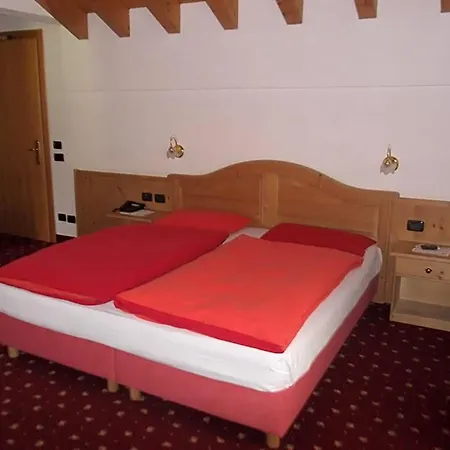Tyrolia Szálloda