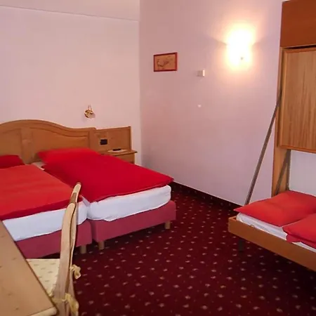 Tyrolia Hotel