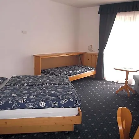 Tyrolia Hotel